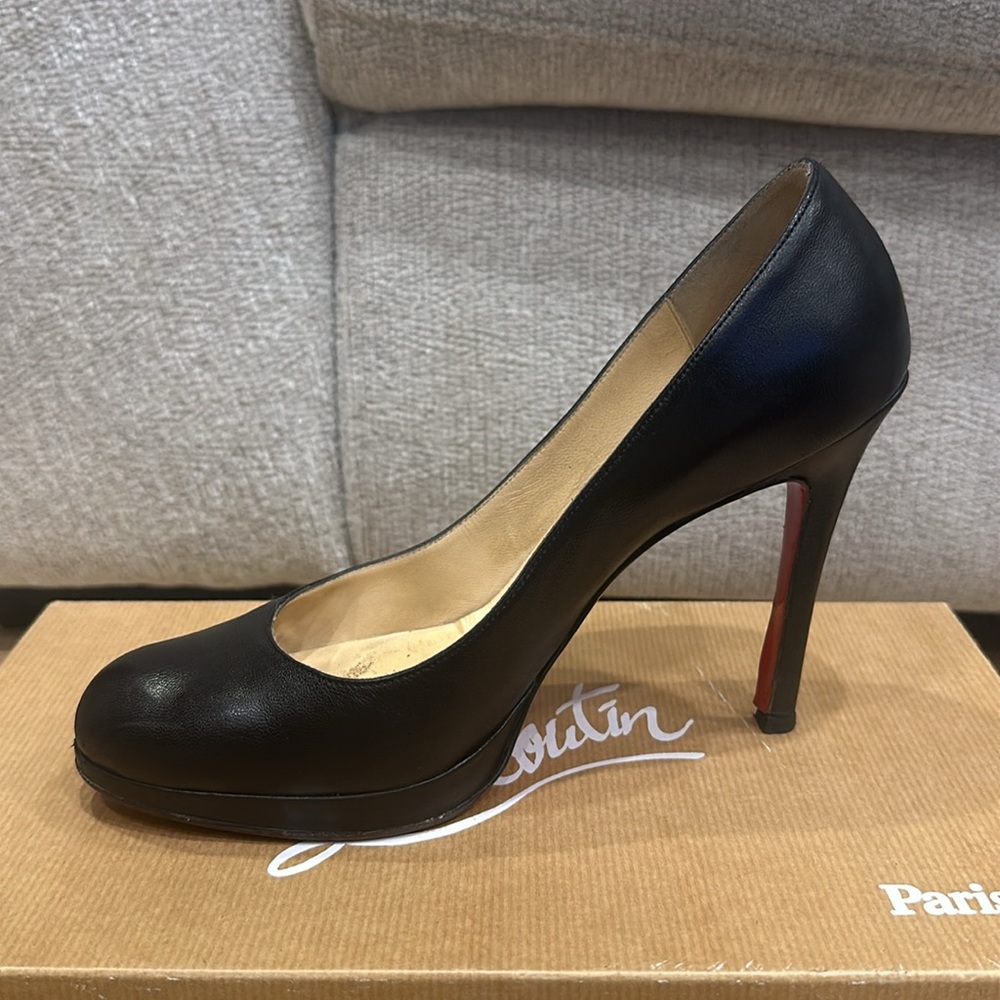 Christian Louboutin size 9 black pumps/heels - Picture 5 of 8